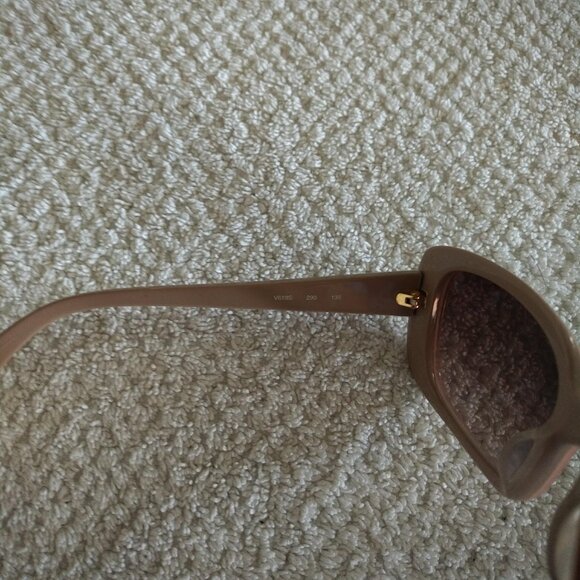 BRAND NEW WOMENS VALENTINO RECTANGULAR SUNGLASSES - NUDE COLOR WITH CARVED ROSES main image 9